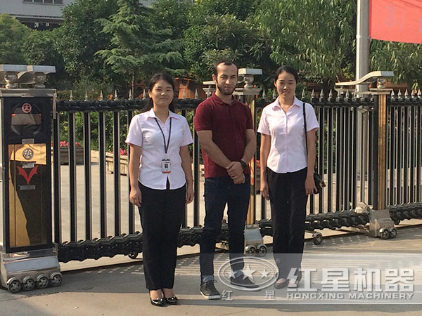 来厂参观、咨询设备的客户
